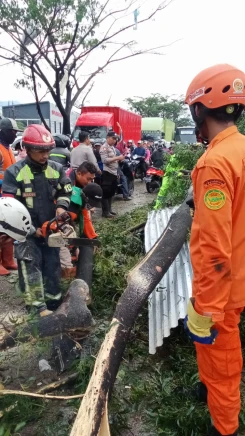 [UPDATE] – Kerusakan Akibat Angin Puting Beliung, 493 Rumah Warga Kabupaten Bandung Rusak